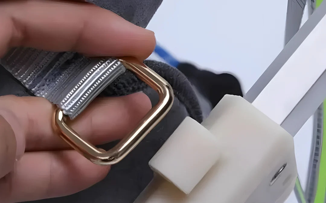 Close-up: the harness ring clipping onto the front socket of the four-wheel frame